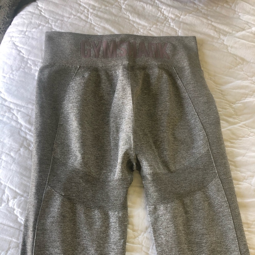 Gym shark leggings